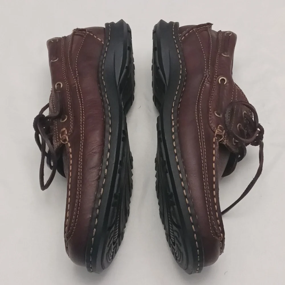 Bass size 9M men's brown upper leather shoes.